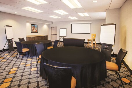 La Quinta Inn Suites by Wyndham Chicago Downtown - Image 48