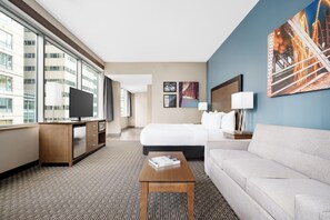 Deluxe-Zimmer, 1 King-Bett, Nichtraucher, Stadtblick | Hochwertige Bettwaren, Schreibtisch, Bügeleisen/Bügelbrett