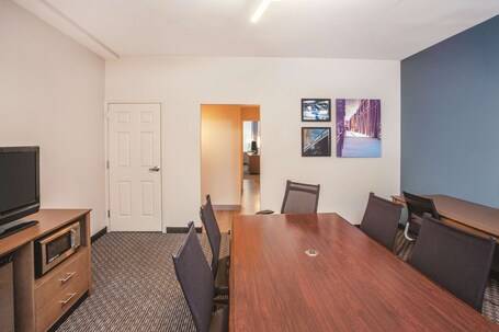 La Quinta Inn Suites by Wyndham Chicago Downtown - Image 49