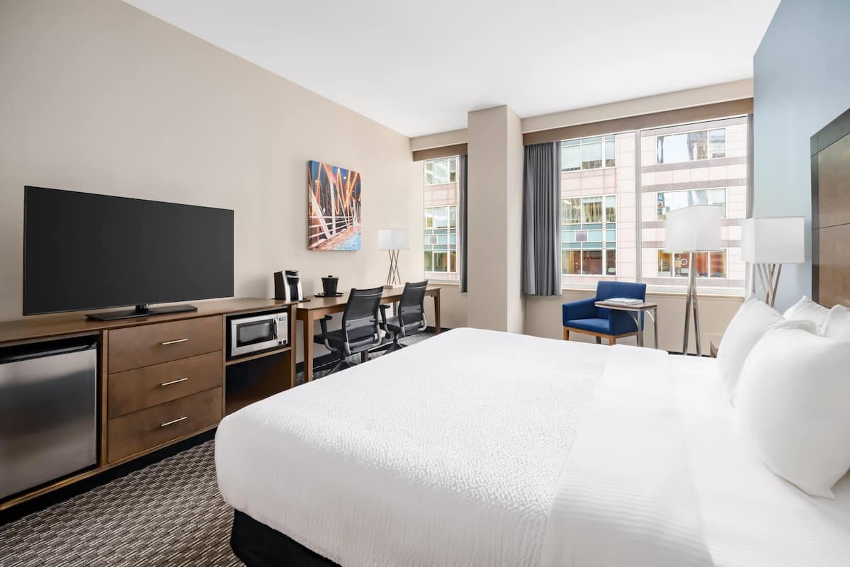 Premium bedding, desk, iron/ironing board, free cots/infant beds