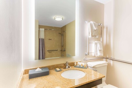 La Quinta Inn Suites by Wyndham Chicago Downtown - Image 12