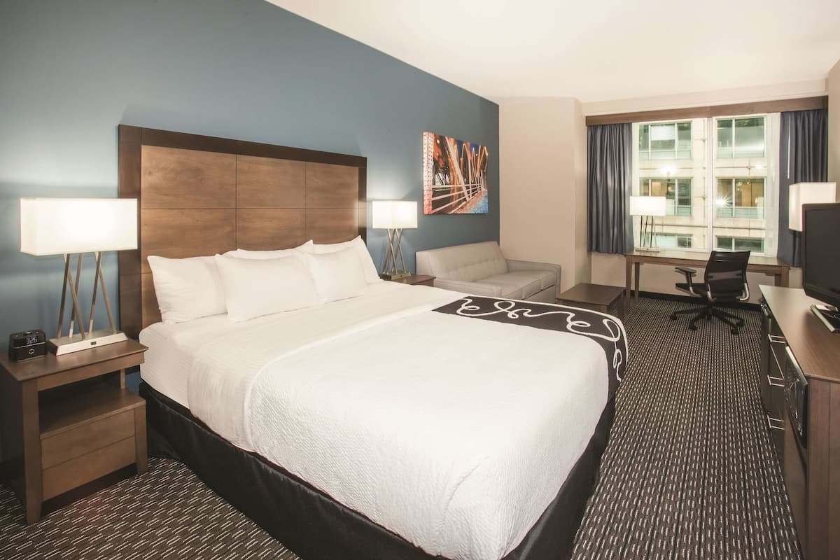 Deluxe Room, 1 King Bed, Non Smoking | Premium bedding, desk, iron/ironing board, free cribs/infant beds