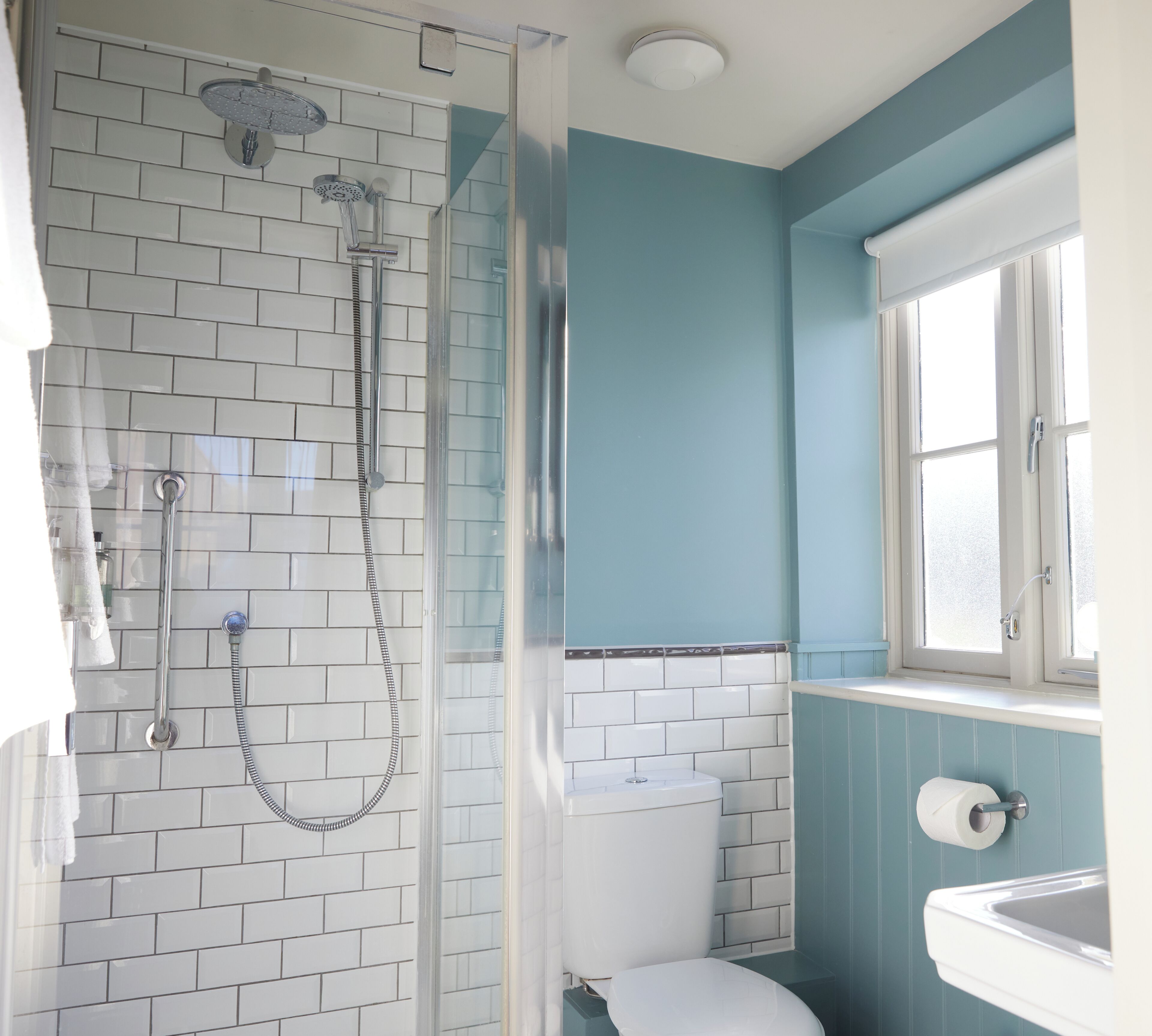 Rainfall showerhead, free toiletries, hair dryer, towels
