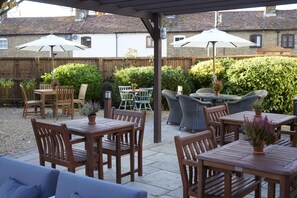 Terrace/patio - Feathers Hotel by Greene King Inns (Ware)