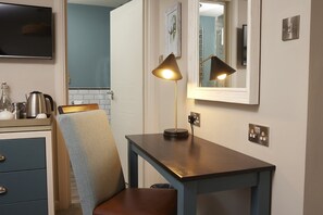 Dobbeltværelse | Strygejern/strygebræt, gratis Wi-Fi, sengetøj