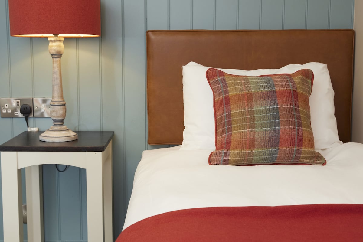 Iron/ironing board, free WiFi, bed sheets, wheelchair access
