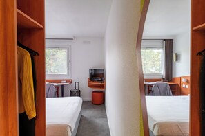 Double Room | Desk, laptop workspace, blackout curtains, iron/ironing board - Hotel Akena Nantes Orvault (Orvault)