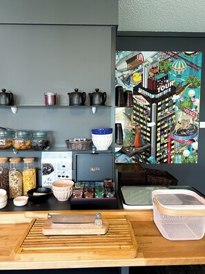 Petit déjeuner buffet (10 EUR par personne)