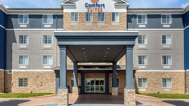 A Comfort Suites hotel with a modern design, featuring a central entrance with a covered walkway and stone accents. - Comfort Suites Clarksville near Governors Square Mall (Clarksville)