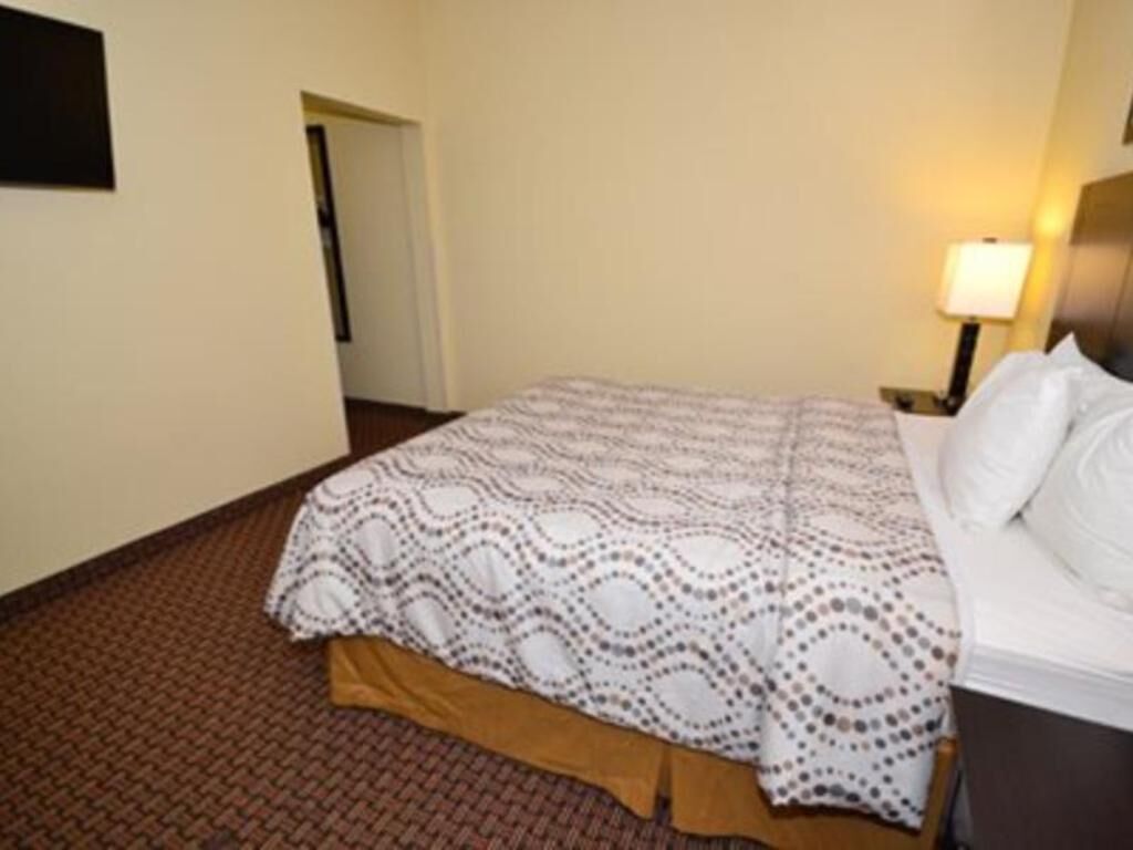 Lit avec matelas à plateau-coussin, coffre-fort, bureau