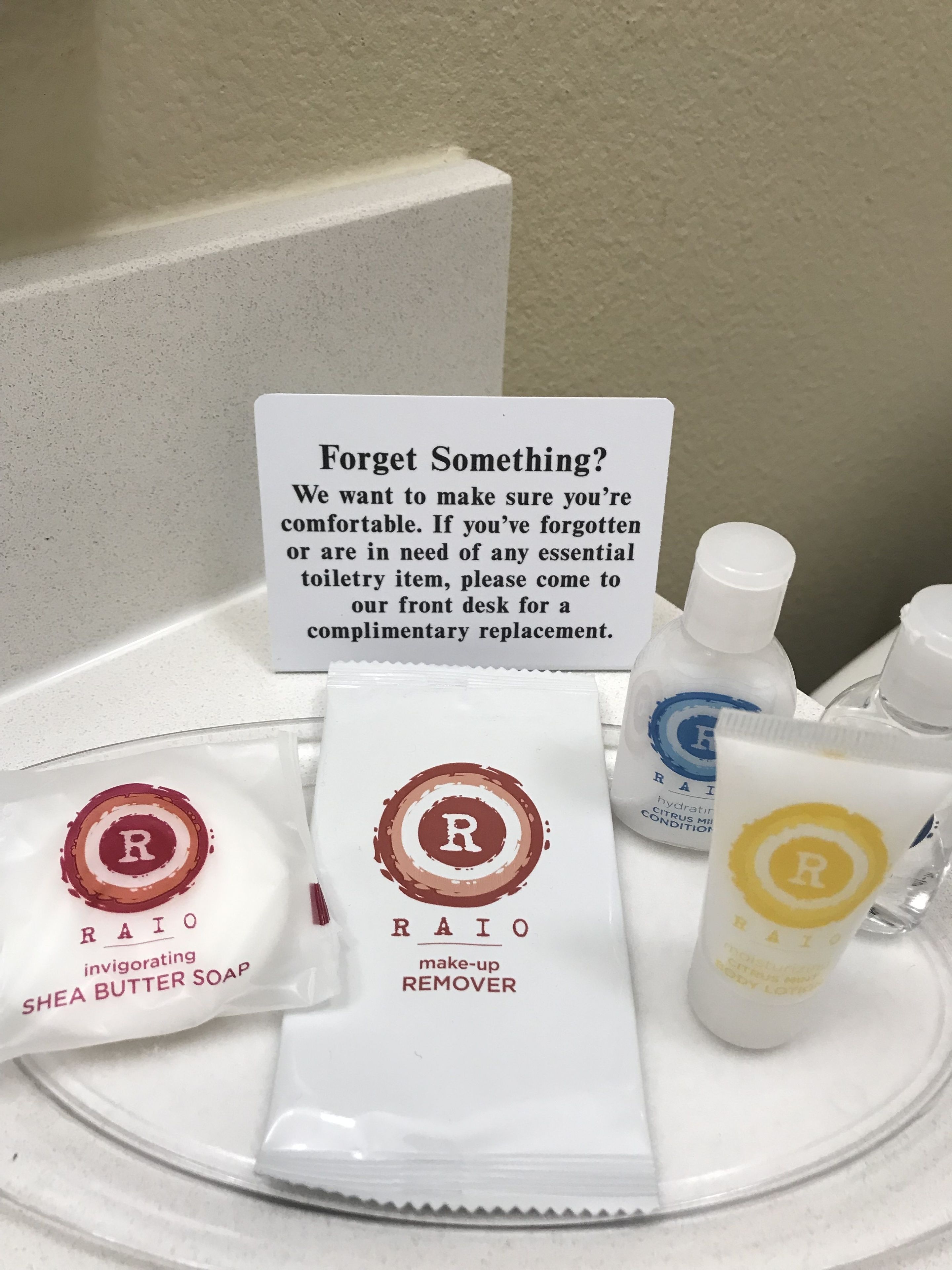 combined shower/bathtub, hair dryer, towels