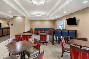Free daily buffet breakfast - Comfort Suites Clarksville near Governors Square Mall (Clarksville)
