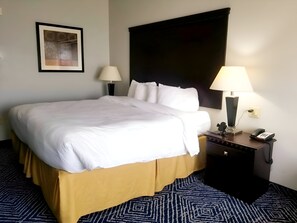 Bathroom - Comfort Inn & Suites Dallas Medical - Market Center (Dallas)