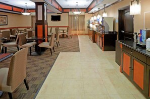 Free daily buffet breakfast  - Comfort Inn & Suites Dallas Medical - Market Center (Dallas)