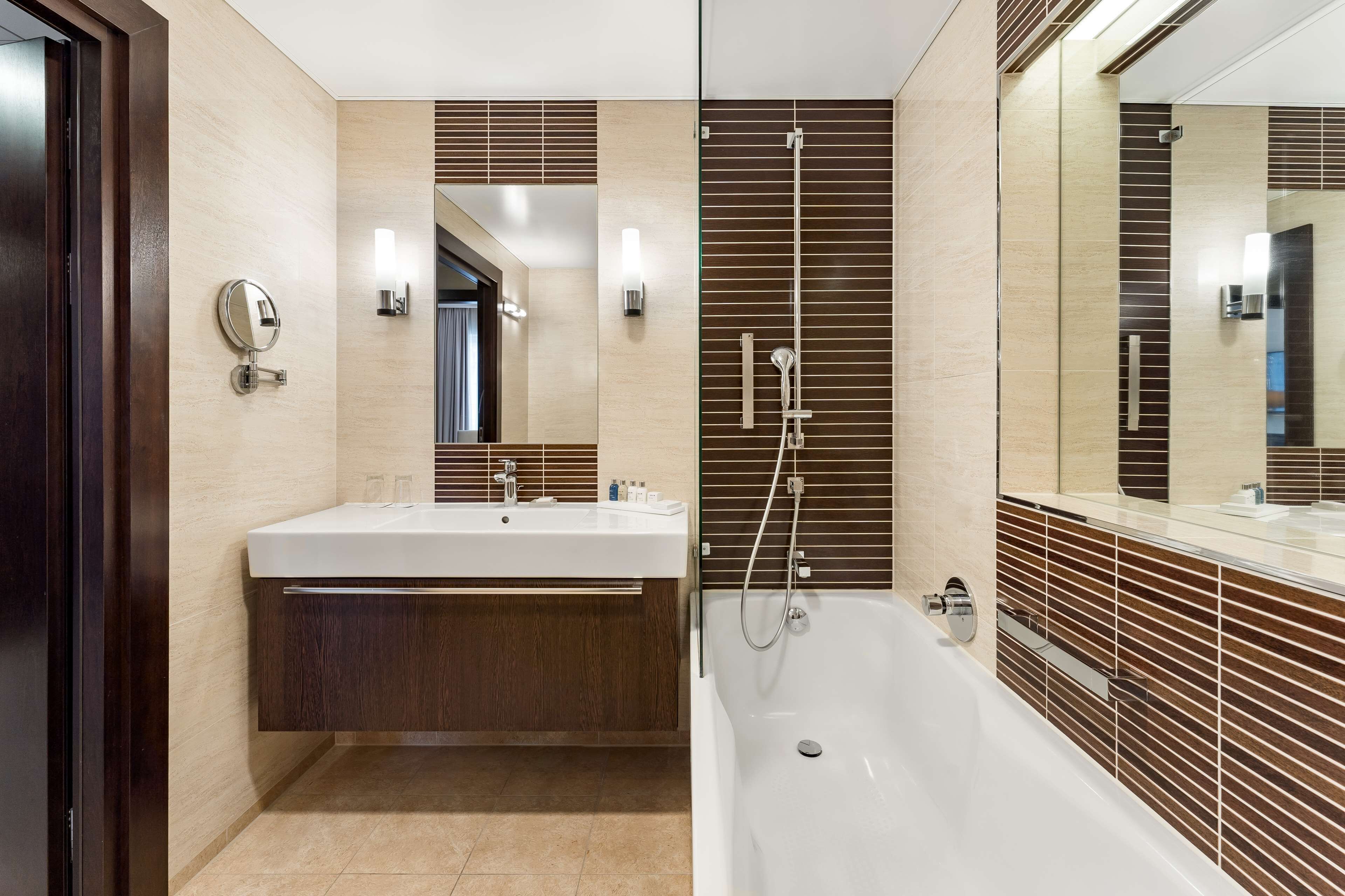 premium room | bathroom | combined shower/bathtub, designer toiletries, hair dryer, towels