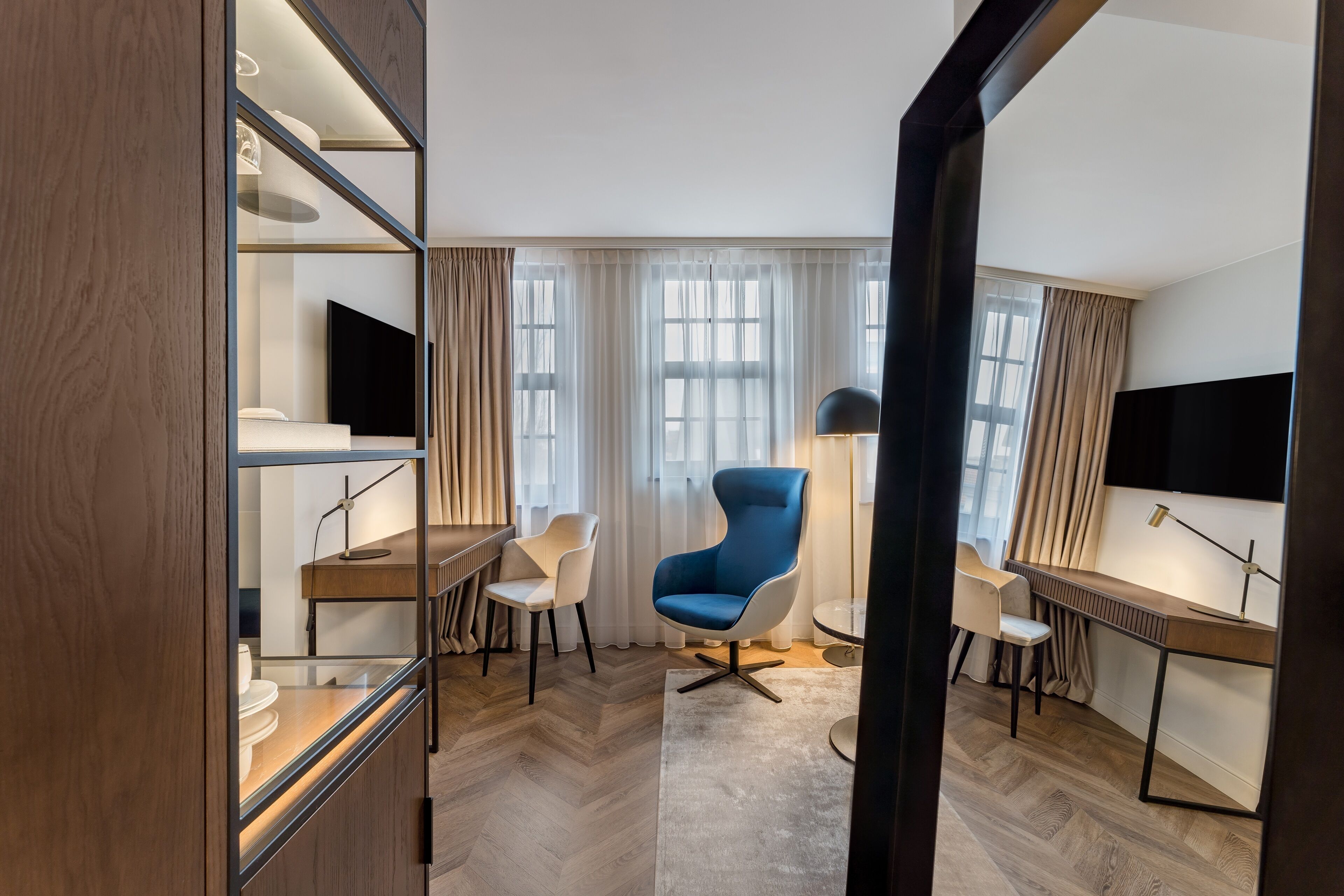 junior suite (executive floor) | 1 bedroom, minibar, in-room safe, individually decorated