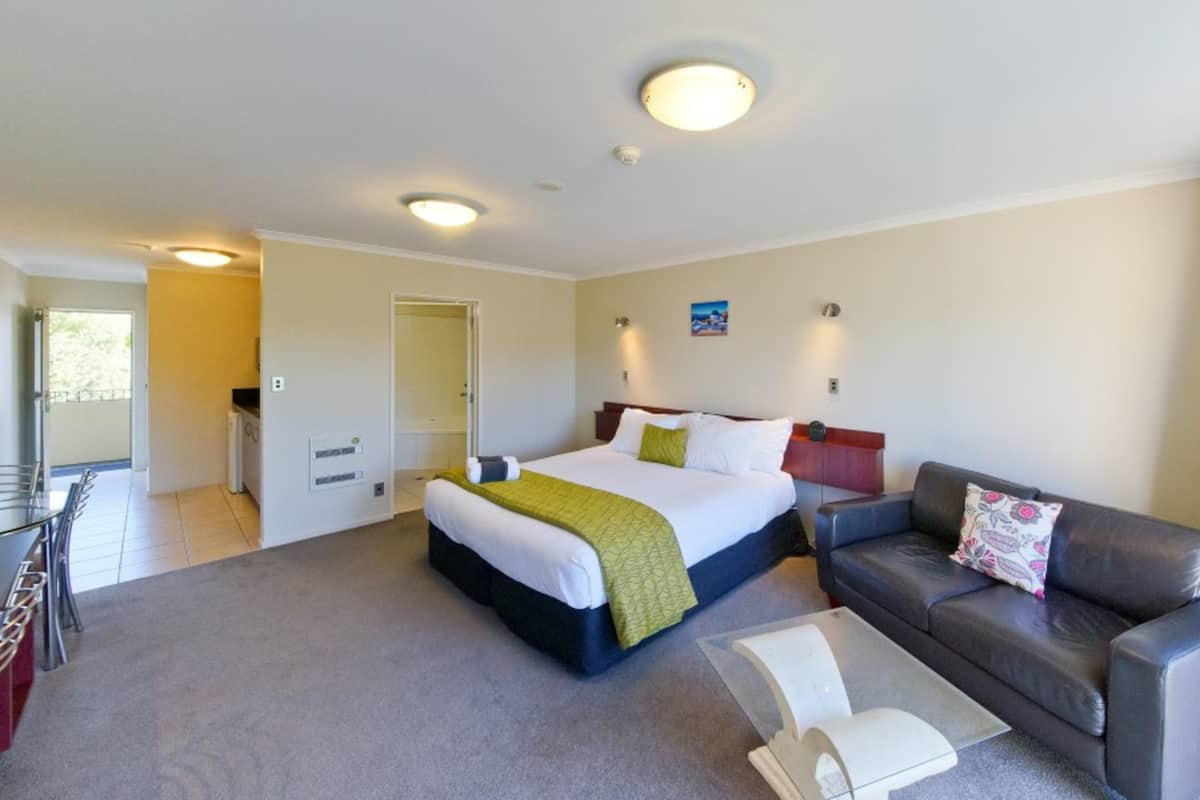 1 bedroom, premium bedding, Select Comfort beds, in-room safe