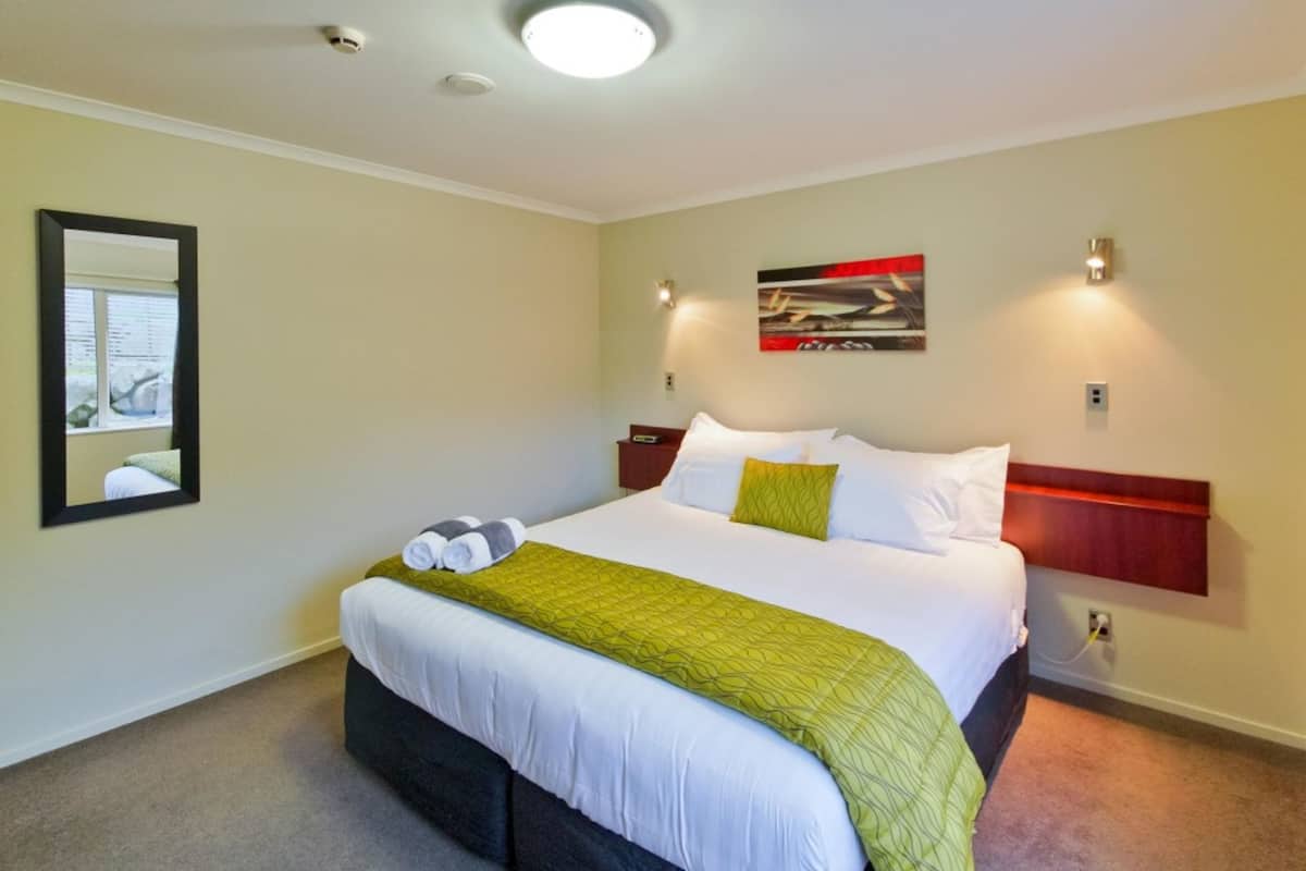Deluxe Studio Spa | 1 bedroom, premium bedding, Select Comfort beds, in-room safe