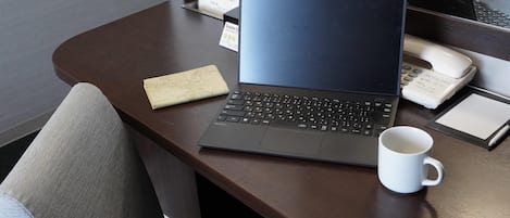 Kamer, 1 tweepersoonsbed, niet-roken | Luxe beddengoed, een bureau, verduisterende gordijnen