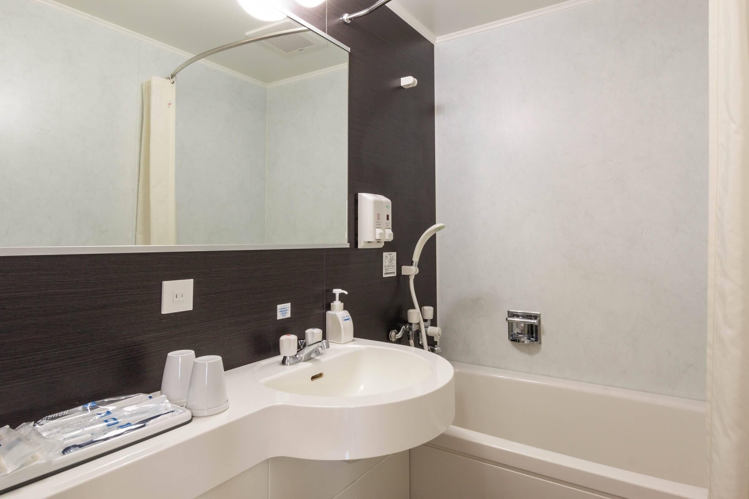 Premium bedding, desk, blackout drapes, soundproofing