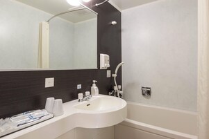 Combined shower/tub, deep soaking tub, free toiletries, hair dryer