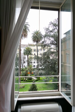 Deluxe Double Room | Premium bedding, down comforters, memory foam beds, in-room safe - Capitolium Rooms (Rome)