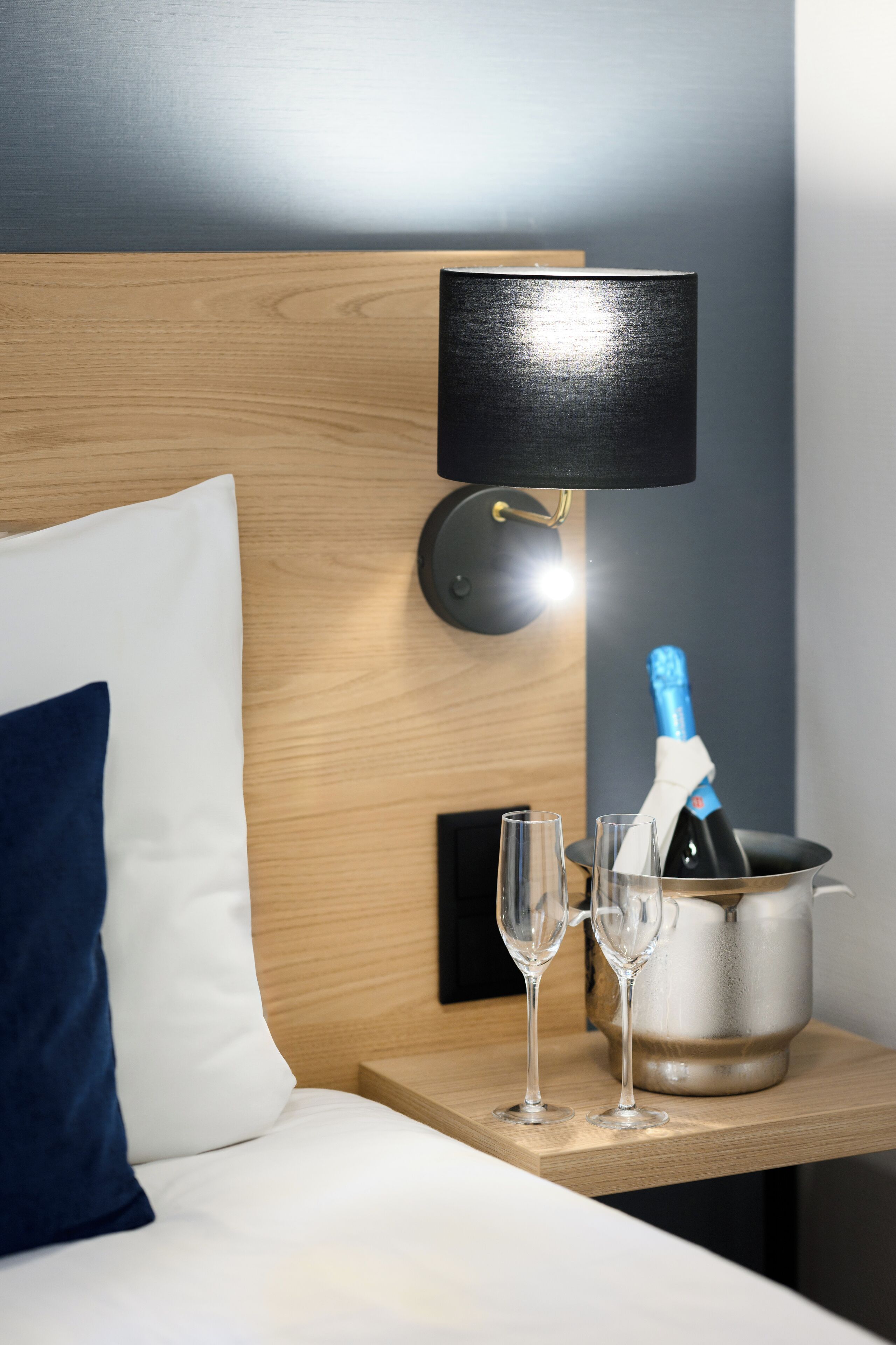 hypo-allergenic bedding, minibar, in-room safe, desk