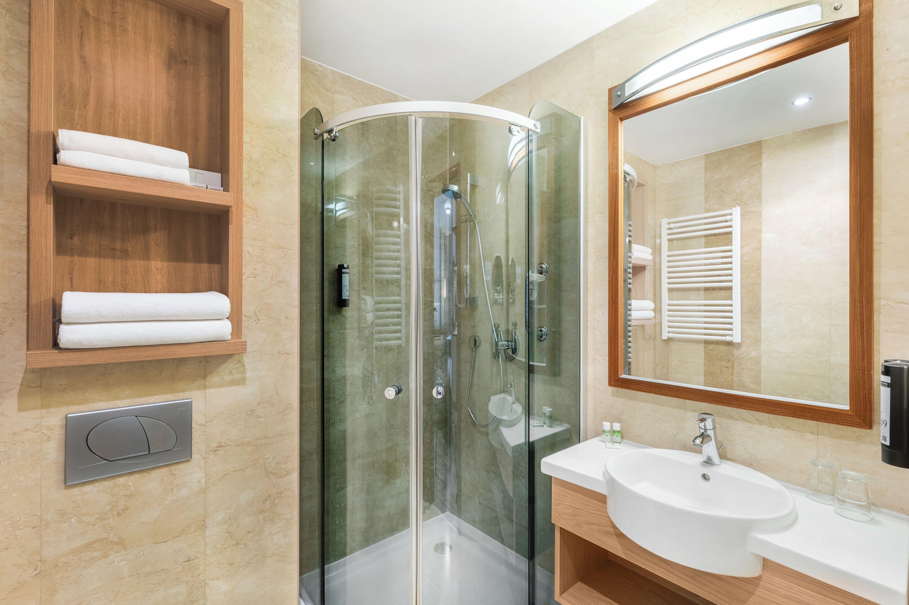 hypo-allergenic bedding, minibar, in-room safe, desk