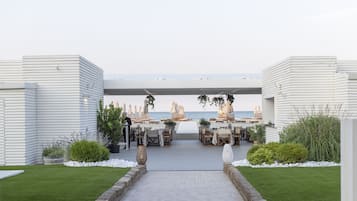 2 restaurants, breakfast, lunch, dinner served; Italian cuisine