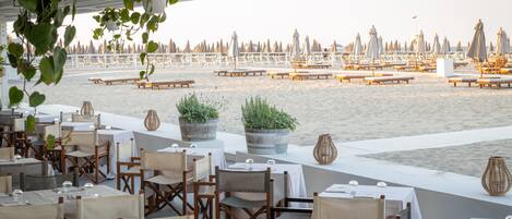 2 restaurants, breakfast, lunch, dinner served; Italian cuisine