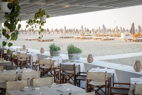 2 restaurantes, café da manhã, culinária italiana. MarePineta Resort