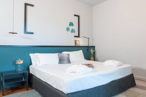 أغطية فراش متميزة وأسرّة بطبقة علوية مريحة وعناصر مجانية داخل الميني بار