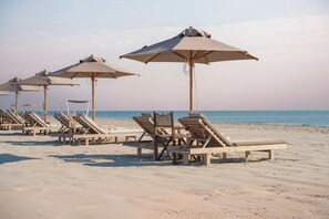 Aan een privéstrand, strandhuisjes (toeslag), strandlakens