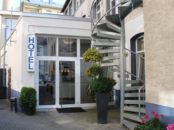 Property entrance - Hotel Aariana (Offenbach am Main)