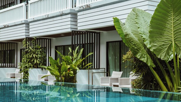 Deluxe Pool Access | Safe på rommet, skrivebord, lydisolert og wi-fi (inkludert)