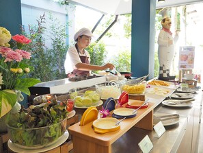 Buffet déjeuner servi tous les jours en supplément
