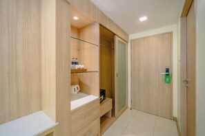 Superior Room With Balcony | リビング エリア | テレビ