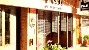 Property entrance - P & R Residence (Bangkok)