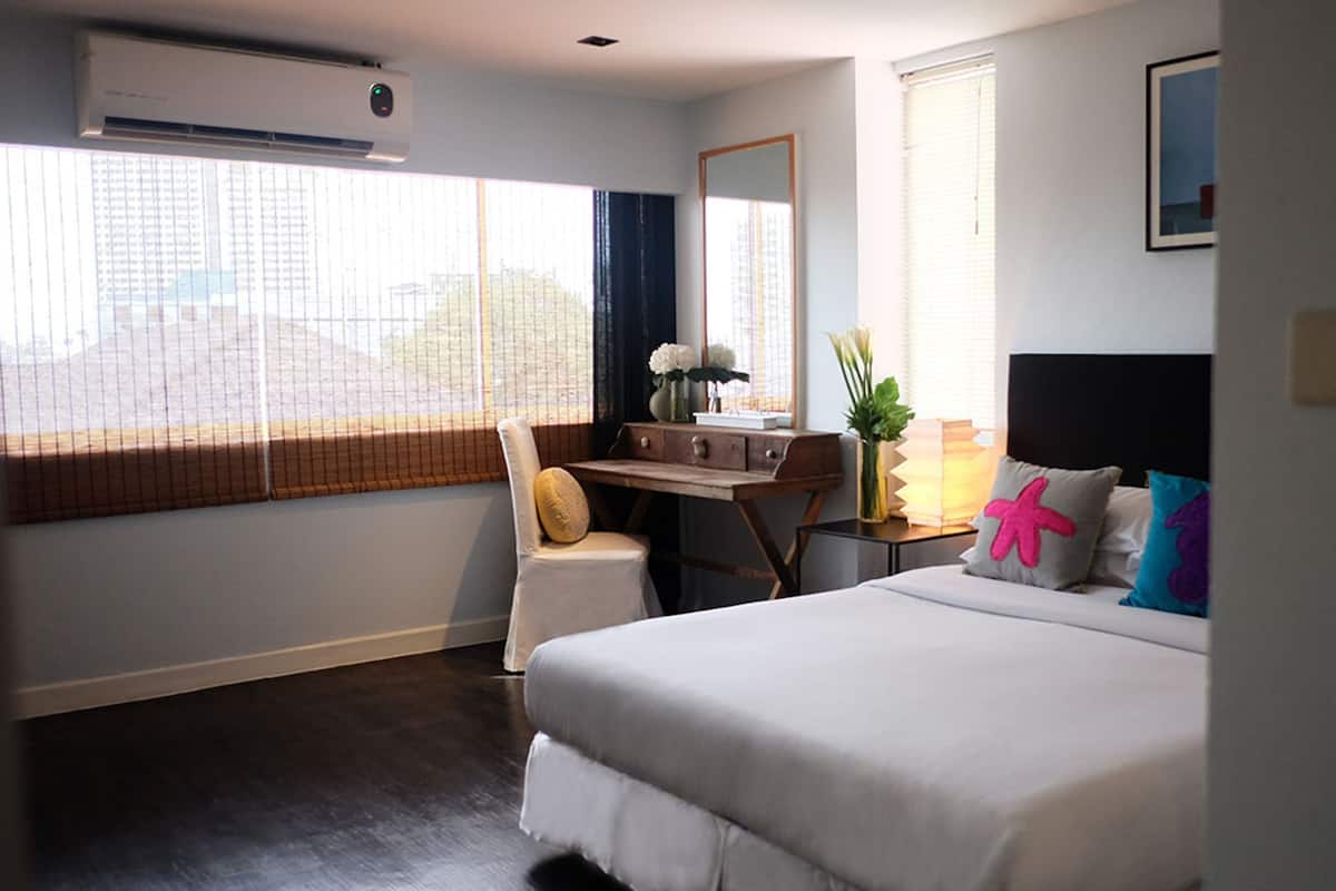 Grand Superior | Luxe beddengoed, een kluis op de kamer, een bureau