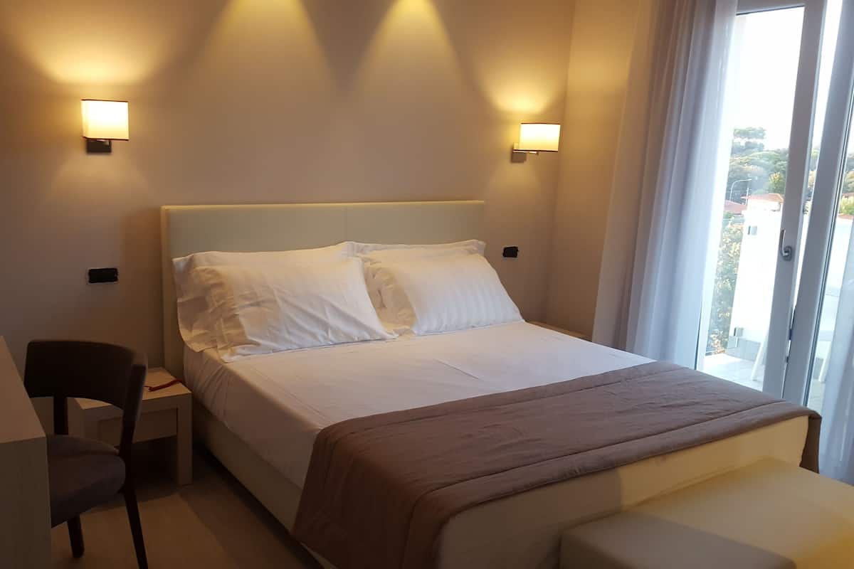 Superior-Doppel- oder -Zweibettzimmer, Terrasse | Minibar, Zimmersafe, Verdunkelungsvorhänge, schallisolierte Zimmer
