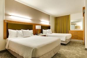 Premium bedding, desk, iron/ironing board, free WiFi