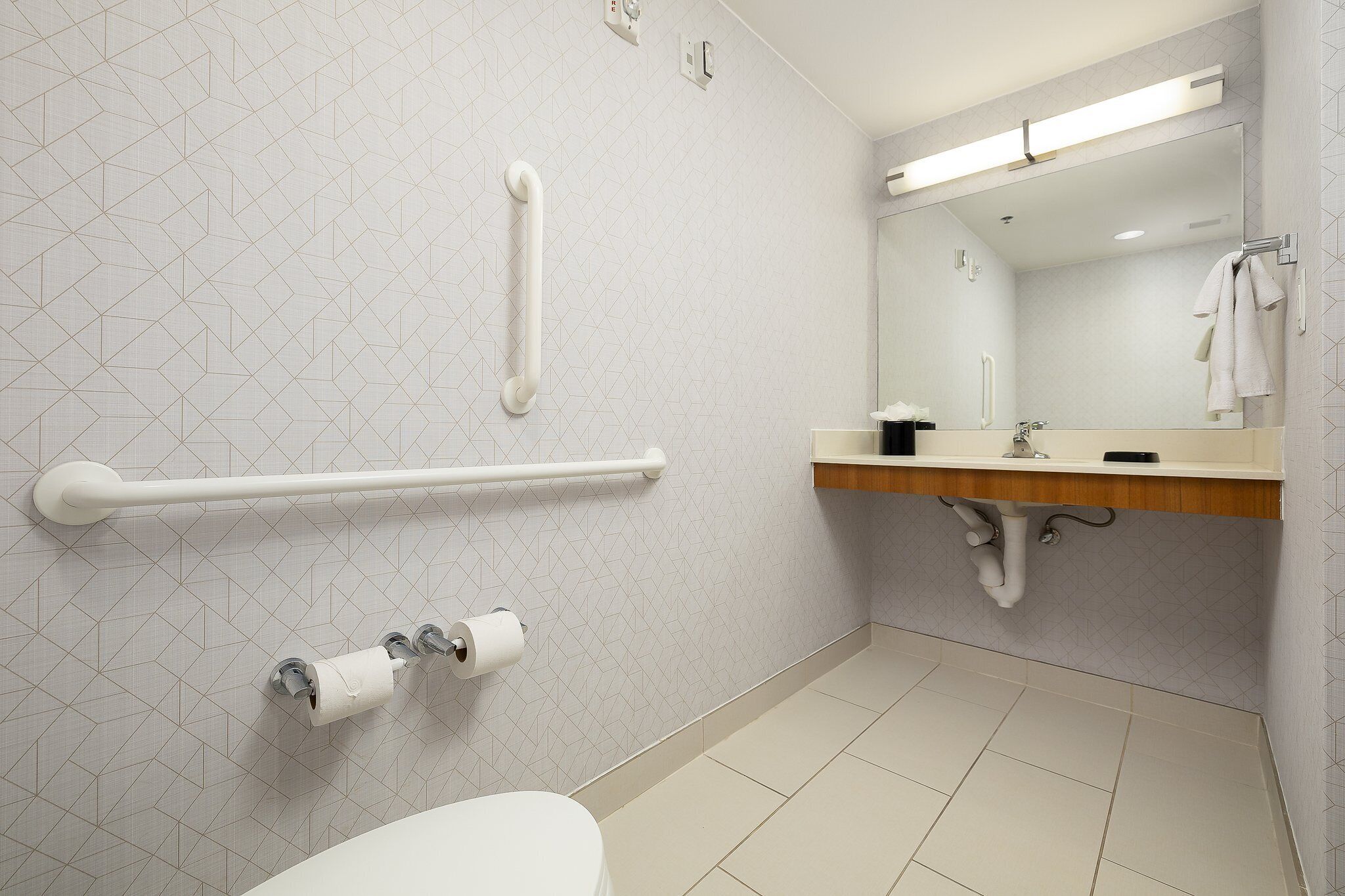 combined shower/bathtub, free toiletries, hair dryer, towels