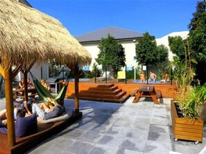 Property grounds - Nomads Byron Bay - Hostel (Byron Bay)