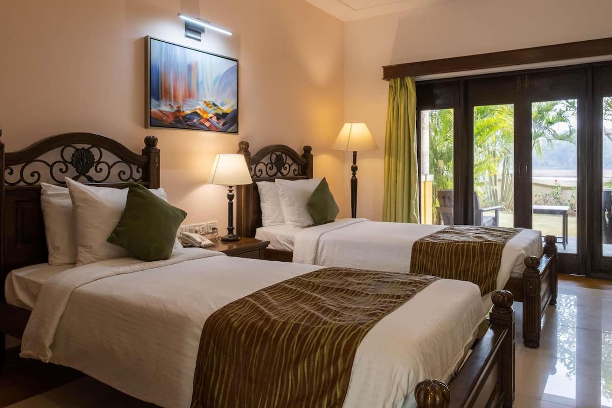 Egyptian cotton sheets, premium bedding, Select Comfort beds, minibar
