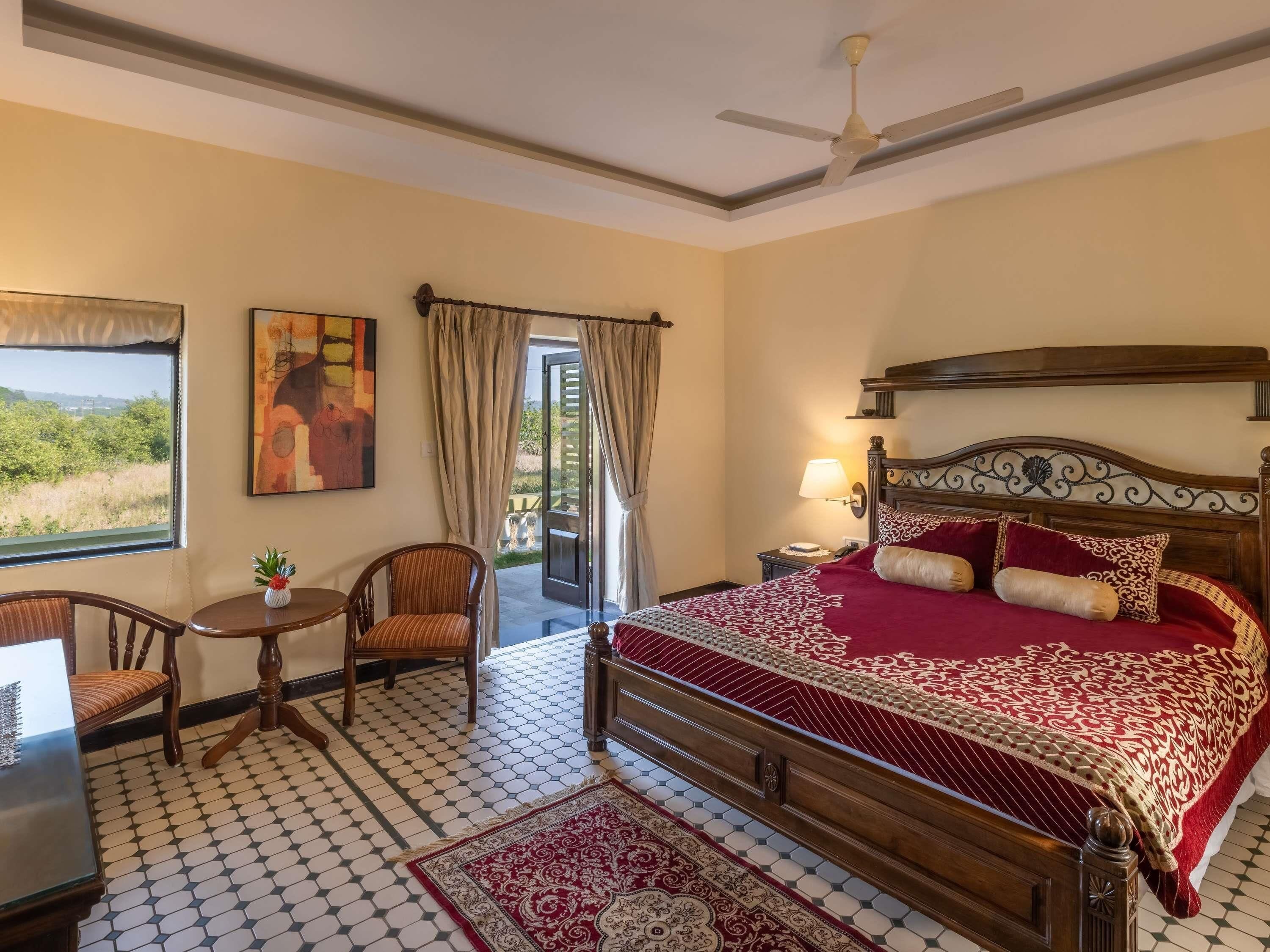 Egyptian cotton sheets, premium bedding, Select Comfort beds, minibar