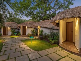 Villa, 1 Double Bed, River View | Egyptian cotton sheets, premium bedding, Select Comfort beds, minibar