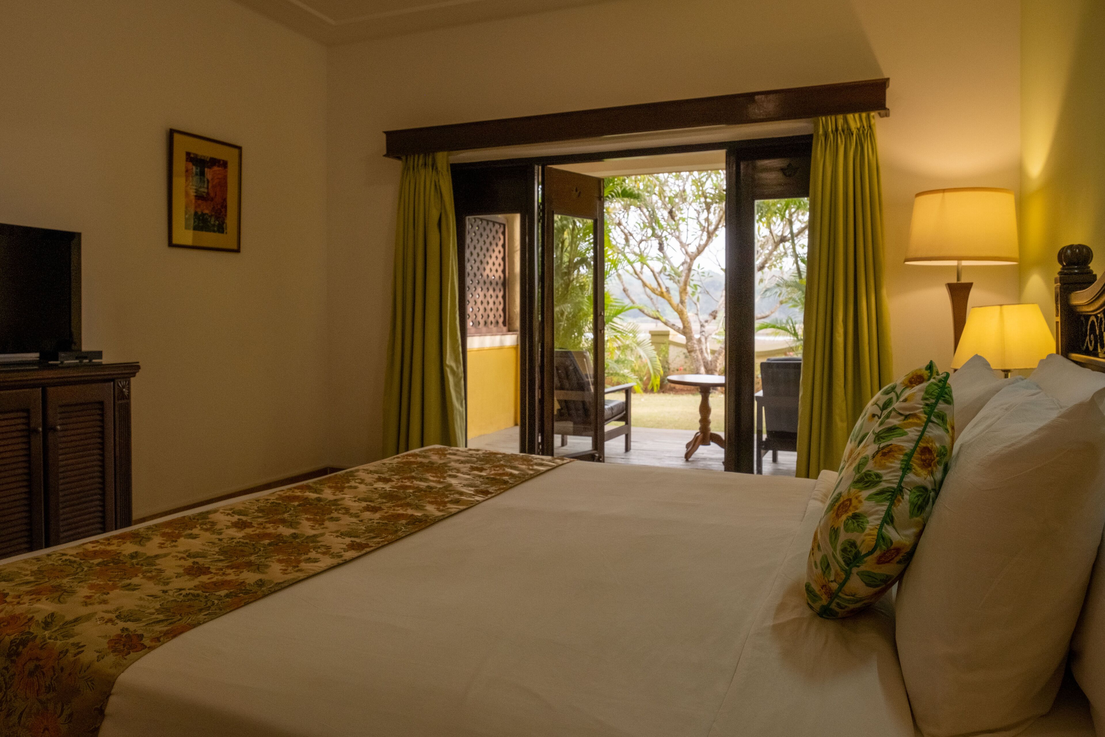 superior double room, 1 double bed, balcony, garden view | 1 bedroom, egyptian cotton sheets, premium bedding, select comfort beds