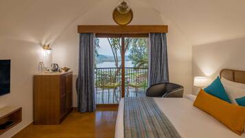 Egyptian cotton sheets, premium bedding, Select Comfort beds, minibar