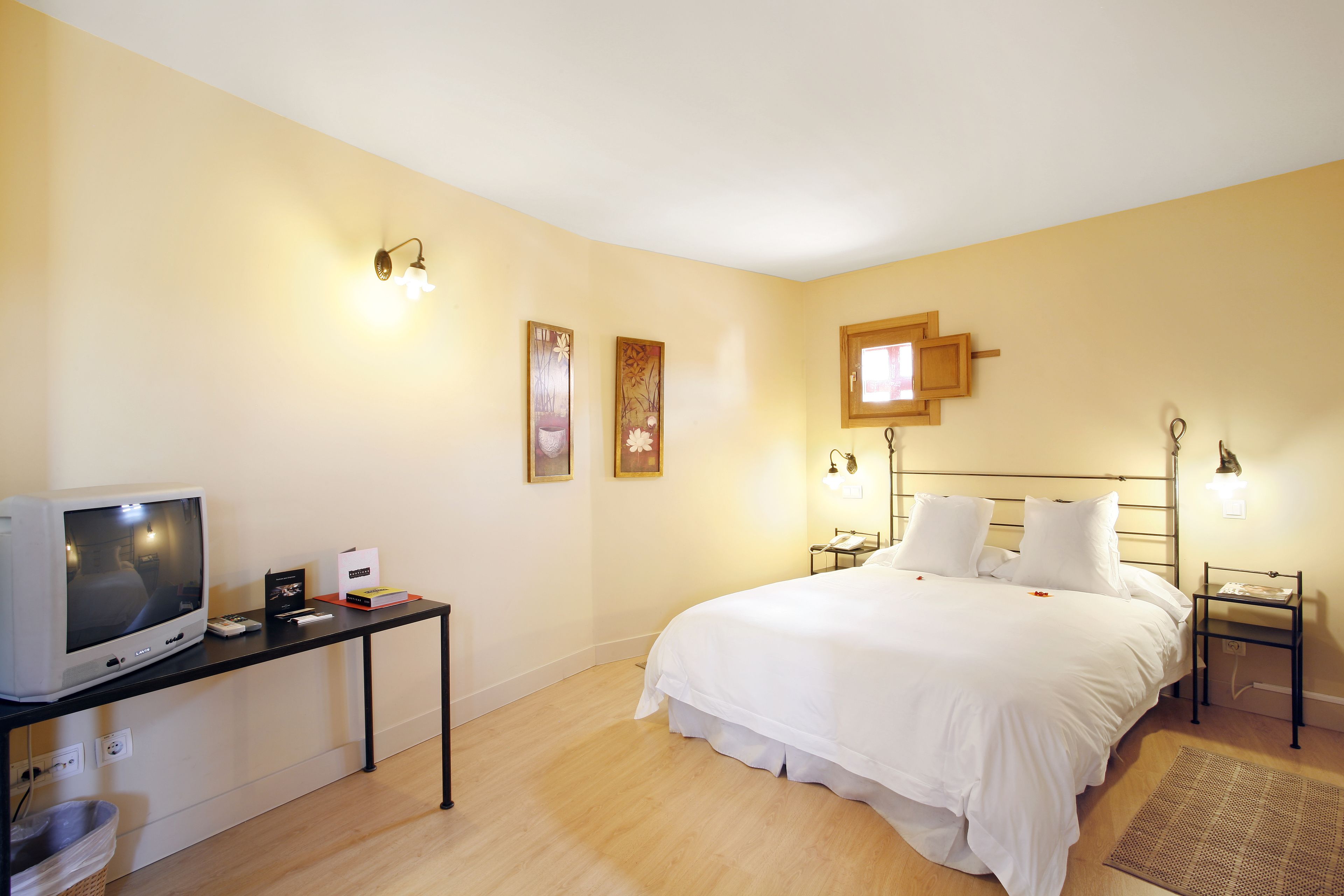 soundproofing, rollaway beds, free wifi