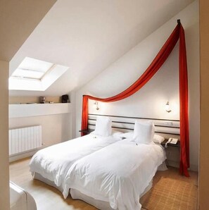 Soundproofing, rollaway beds, free WiFi